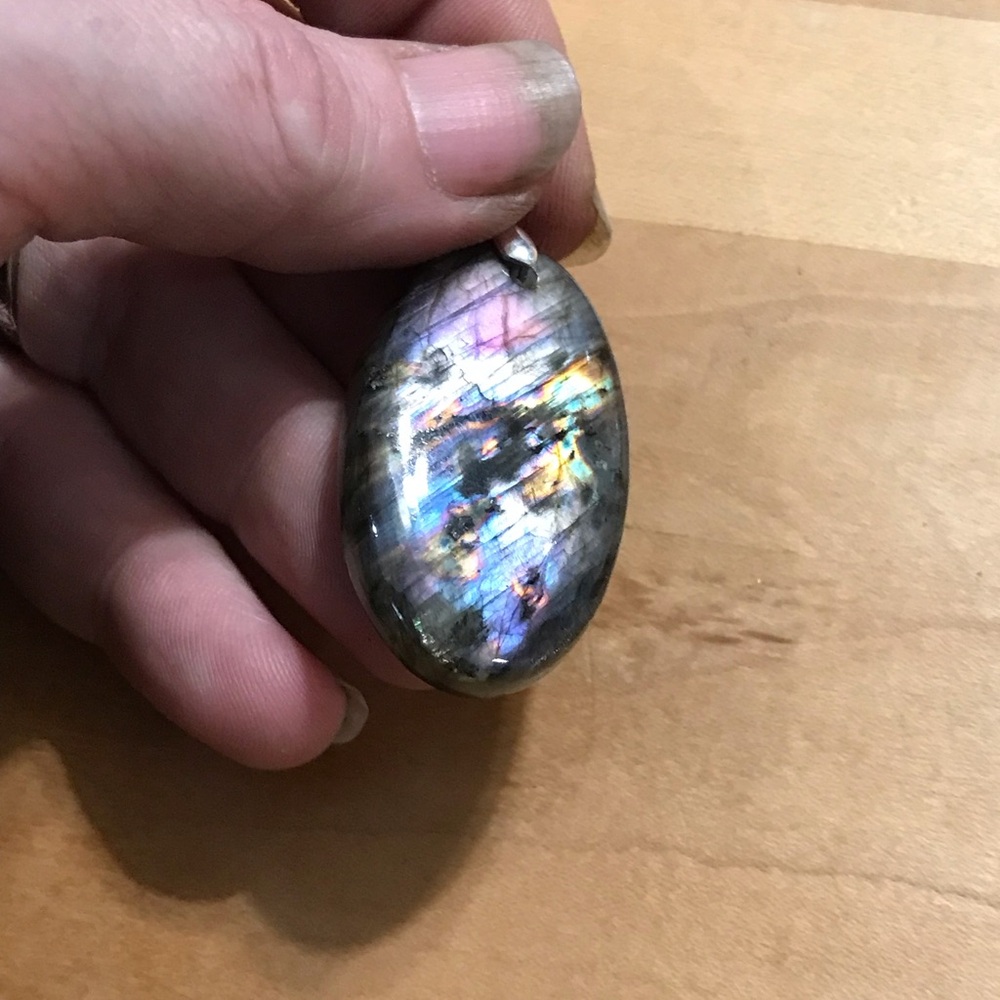 Dainty Iridescent Spectrolite Labradorite Pendant Necklace